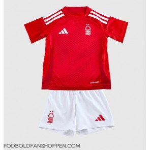 Nottingham Forest Chris Wood #11 Hjemmebanetrøje Børn 2024-25 Kortærmet (+ Korte bukser)